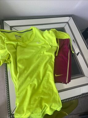 Nike Women’s Magenta Short Set